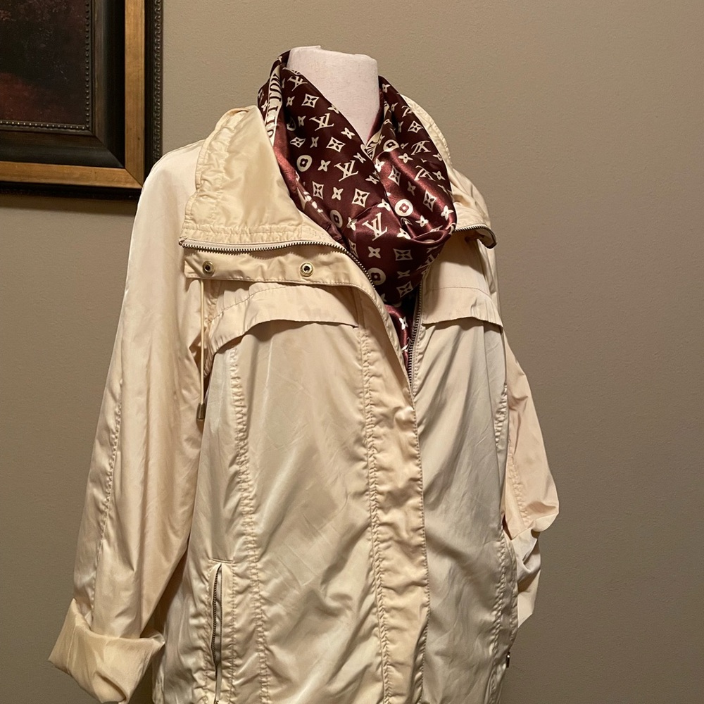 ZENERGY Chico’s pale yellow windbreaker jacket. Chico’s size 3, US. XL